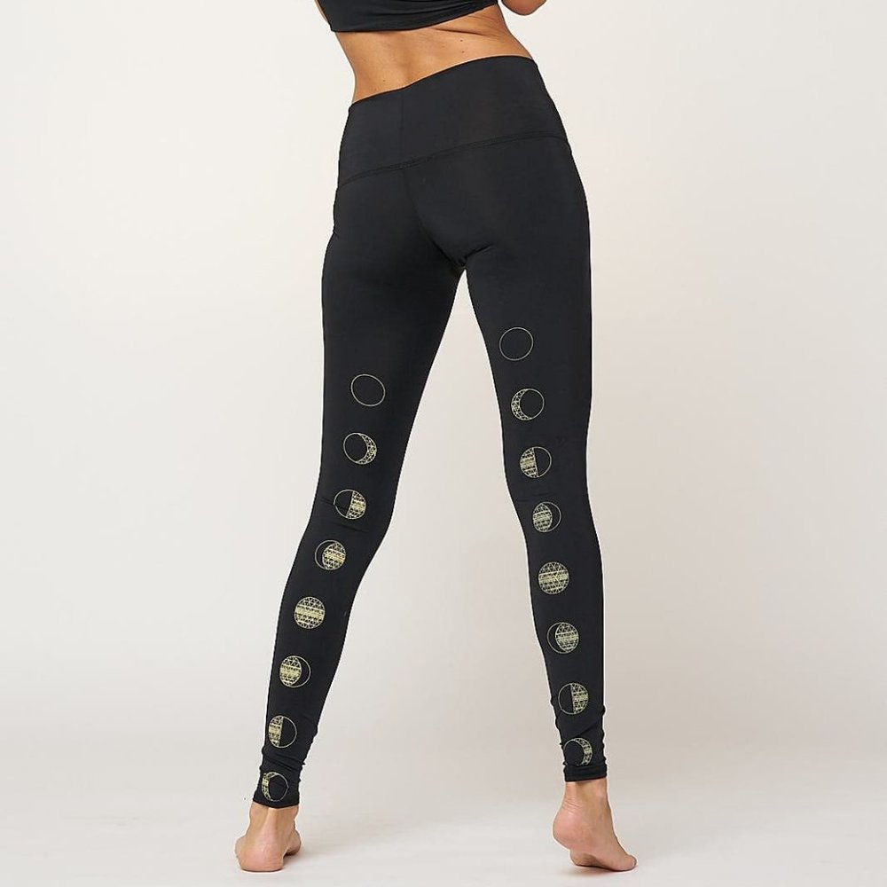 Teeki Moon Dance Black Hot Pant Size Small